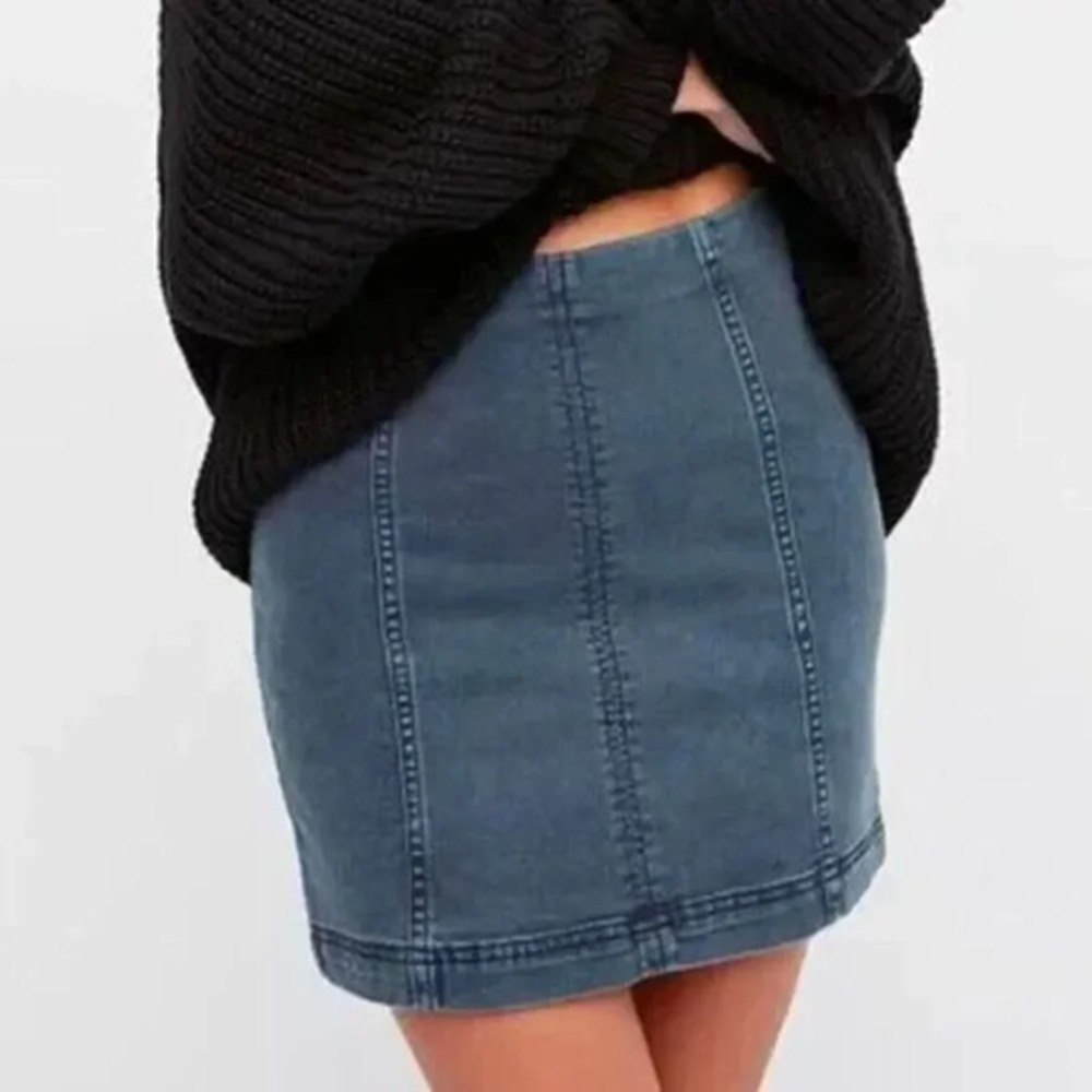 Free People Skirt Womens Size 2 Blue Denim‎ Mini A-Line Zip Close Stretchy